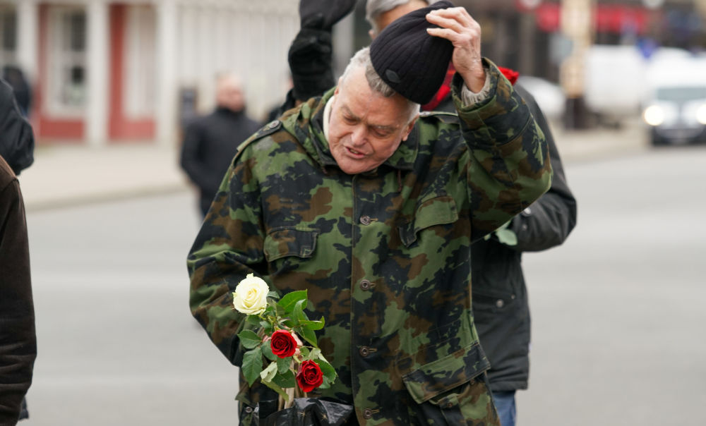 Возложение цветов к памятнику Свободы в Риге 16 марта 2020 года