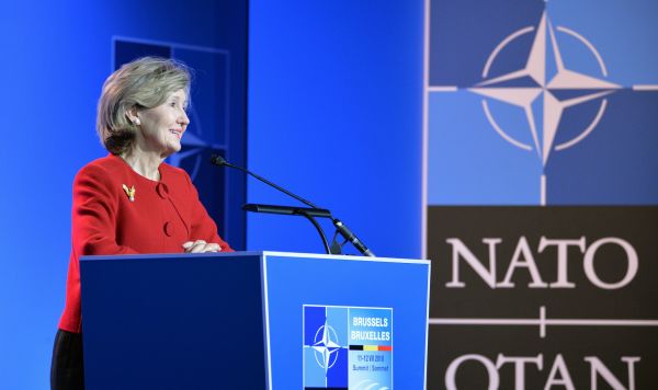 Постоянный представитель США при НАТО Кей Бейли Хатчисон