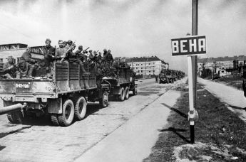Советские войска вступают в Вену