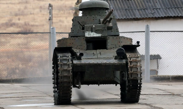 Первый советский танк готовят к параду Победы