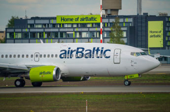 Самолет компании "airbaltic"
