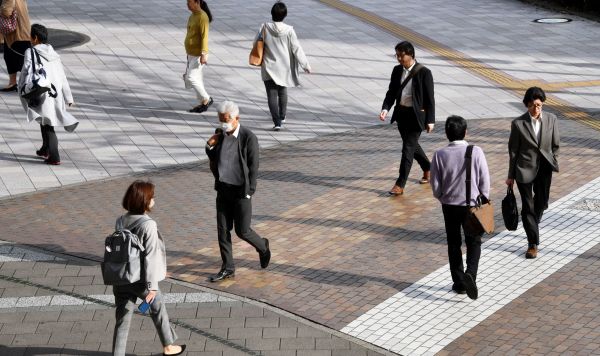 Люди на одной из улиц Токио