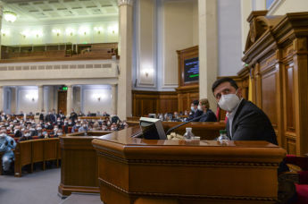 Президент Украины Владимир Зеленский на заседании Верховной рады в Киеве