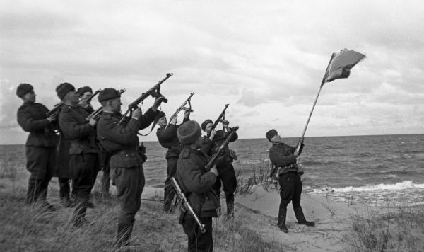 Салют в честь выхода советских войск к балтийскому морю, 1944 год
