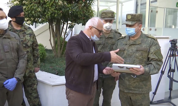 Сербские власти поблагодарили российских военных за помощь в борьбе с коронавирусом