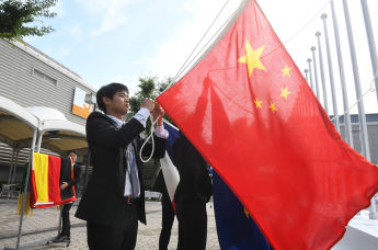 Вывешивание флага Китая