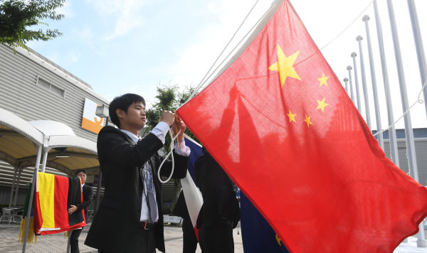 Вывешивание флага Китая