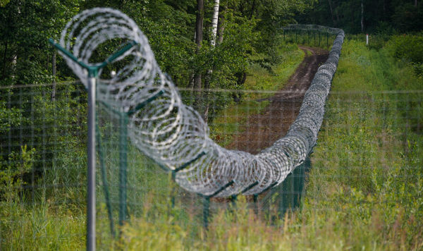 Забор на границе Латвии и России