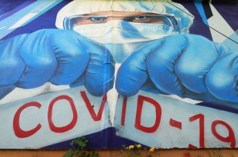 Граффити в поддержку врачей в борьбе с COVID-19