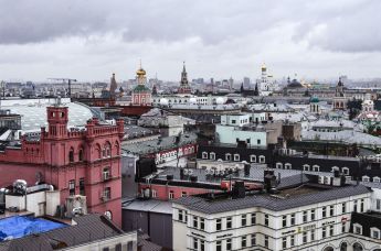 Вид со смотровой площадки "Центрального Детского Мира на Лубянке" на центр Москвы