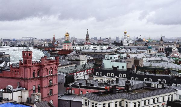 Вид со смотровой площадки "Центрального Детского Мира на Лубянке" на центр Москвы