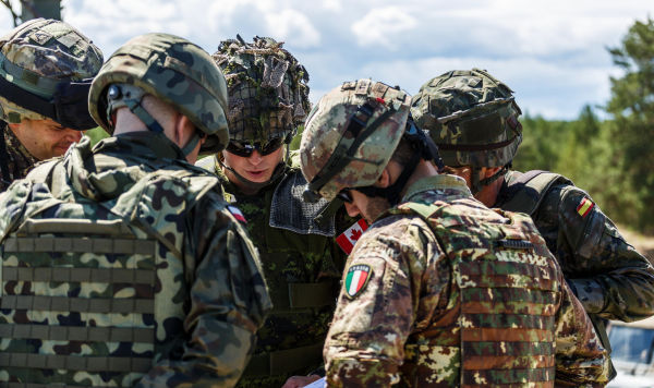 Солдаты НАТО из Италии, Испании, Польши и Канады на военной базе Адажи в Латвии