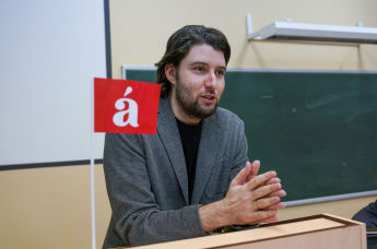 Александр Филей на пресс-конференции "Тотального диктанта" в Риге