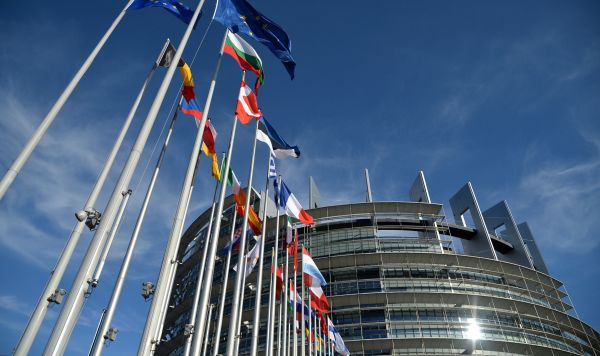 Флаги возле Дворца Европы в Страсбурге