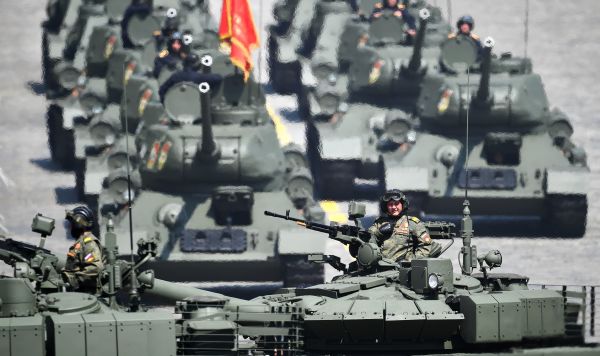 Военная техника во время генеральной репетиции парада в честь 75-летия Победы в Великой Отечественной войне в Москве