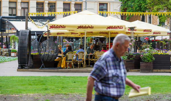 Кафе на площади Ливов в Риге