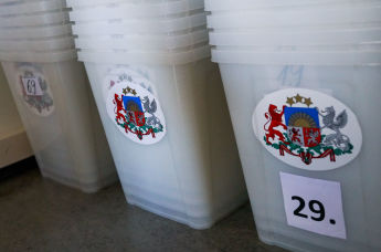 Избирательные урны на выборах в Рижскую думу