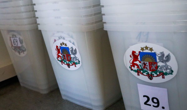 Избирательные урны на выборах в Рижскую думу