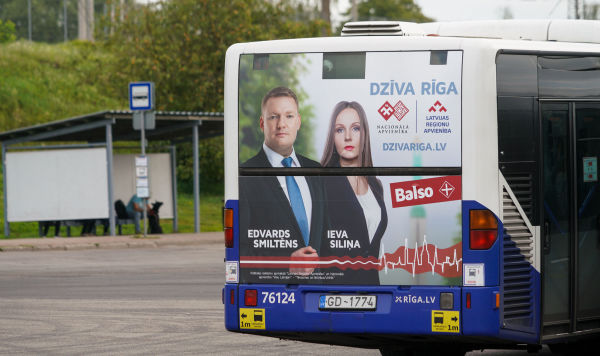 Предвыборный плакат Эдварда Смилтенса и Иевы Силини (Нацблок и ЛОР)
