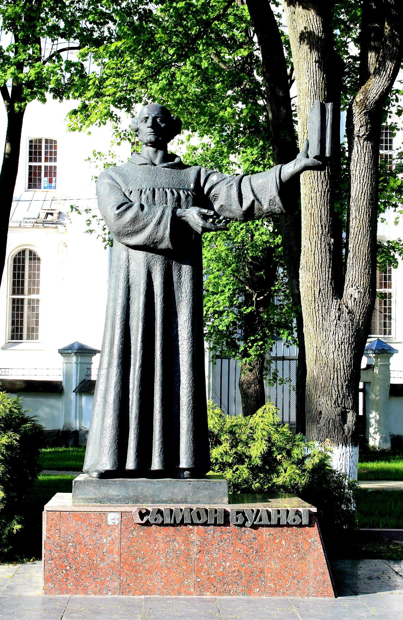 Памятник Симону Будному в Несвиже