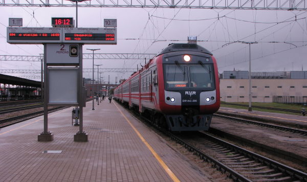 Электропоезд на вокзале в Риге