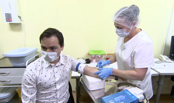 Уже третья: в России начались испытания очередной вакцины от коронавируса