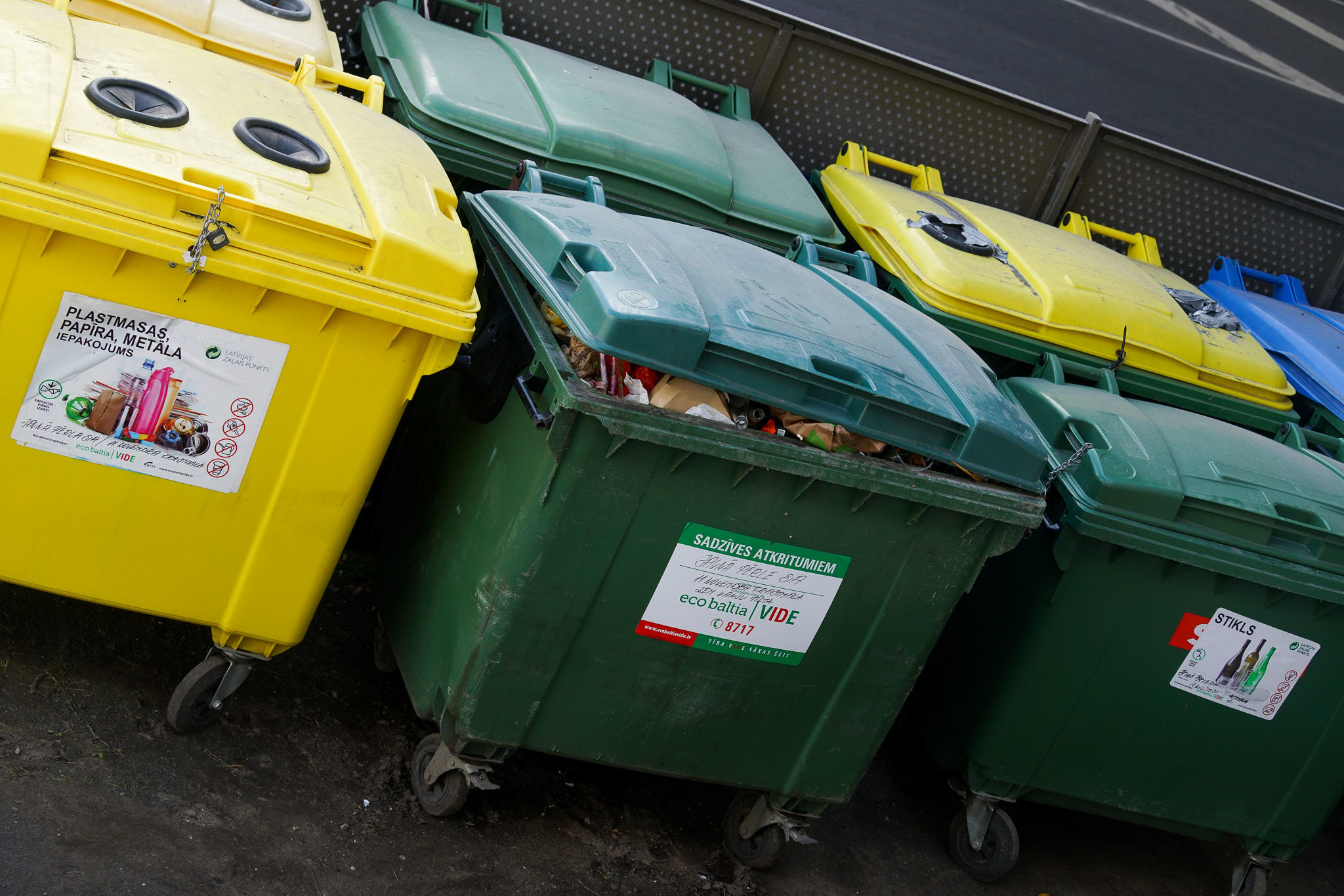 Контейнеры для раздельного сбора мусора в Риге