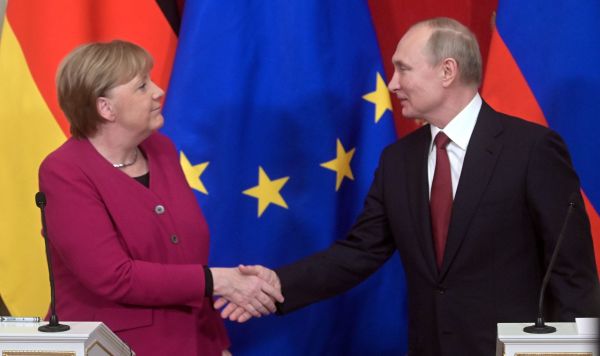 Президент РФ Владимир Путин и федеральный канцлер Германии Ангела Меркель во время совместной пресс-конференции по итогам встречи, 11 января 2020