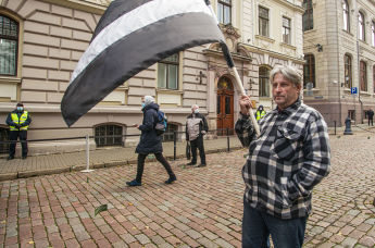 Митинг протеста против латвийского бюджета 2021