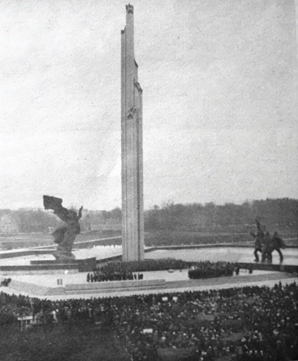 Торжественный митинг, посвященный открытию памятника воинам Советской Армии — освободителям Советской Латвии и Риги от немецко-фашистских захватчиков
