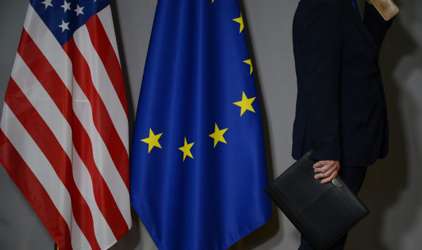 Флаги США и Европейского совета