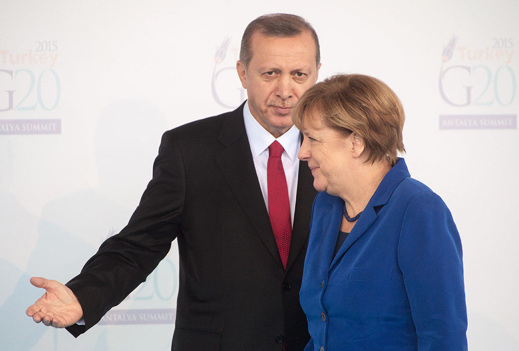 Президент Турции Тайип Эрдоган и Федеральный канцлер Германии Ангела Меркель на открытии саммита "Группы двадцати" (G20) в турецкой Анталье.