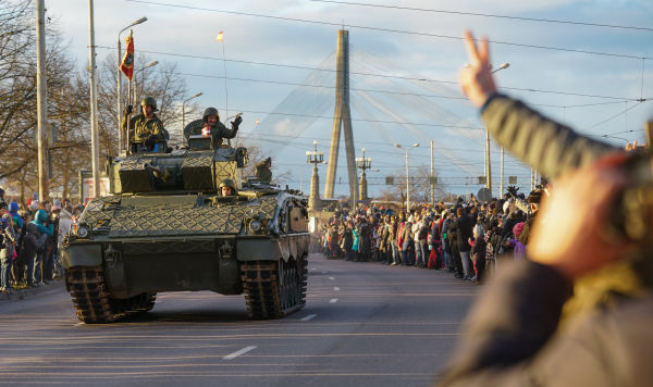 Военный парад в День независимости Латвии, архивное фото