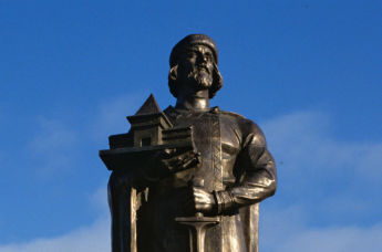 Памятник великому князю Ярославу Мудрому в Ярославле 