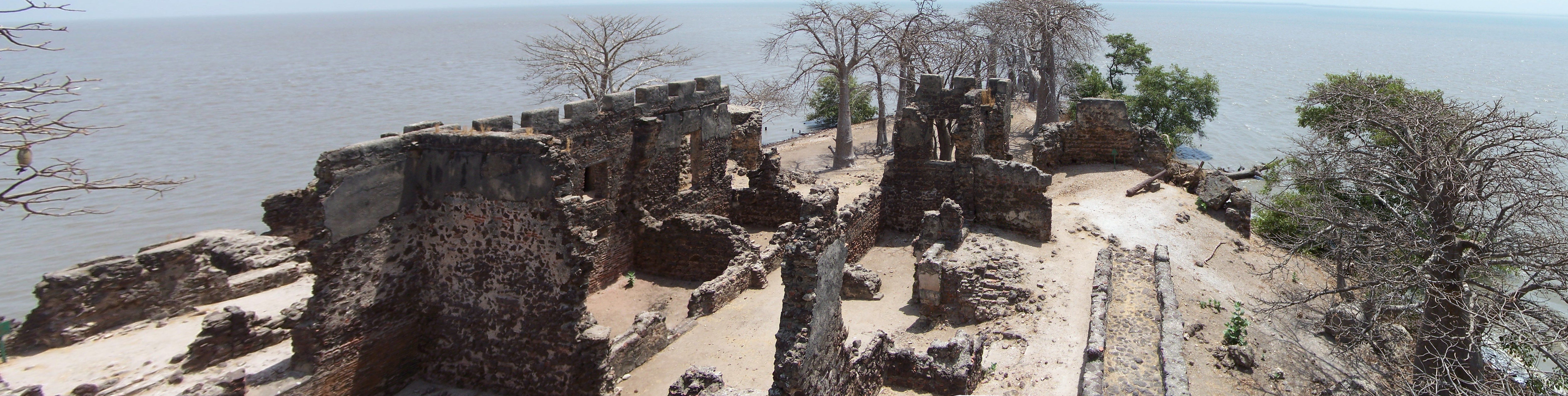 Руины крепости на острове Джеймса, ранее острова святого Андрея