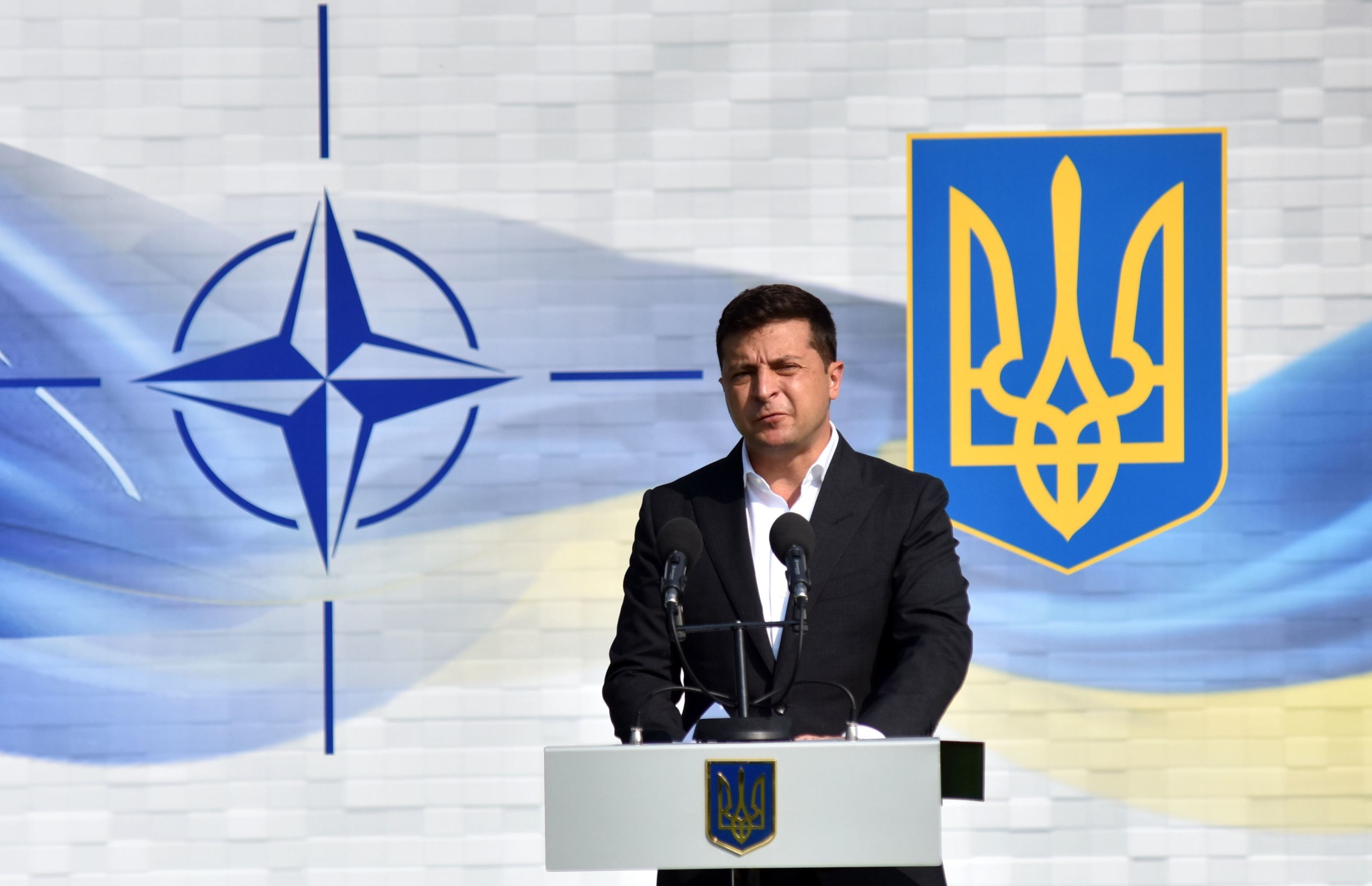 Президент Украины Владимир Зеленский выступает на церемонии открытия совместных военных учений Украины и стран НАТО
