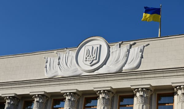 Фрагмент здания Верховной рады Украины в Киеве