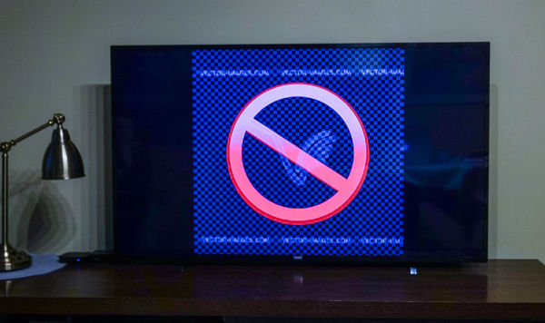 Знак запрета на экране телевизора