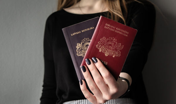 Паспорта негражданина и гражданина Латвии