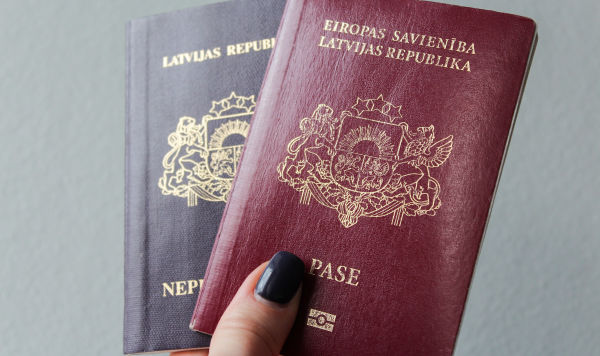 Паспорта негражданина и гражданина Латвии