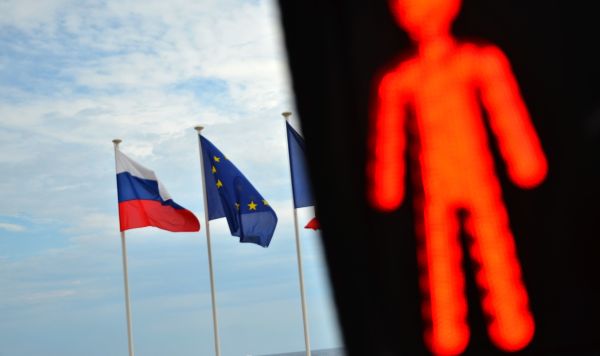 Флаги России, ЕС и Франции Флаги России, ЕС и Франции