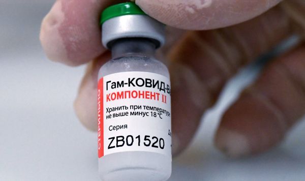 Ампула с вакциной против COVID-19 "Спутник V" ("Гам-КОВИД-Вак")