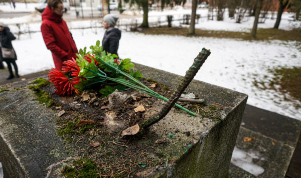 В ночь на 24 февраля в Екабпилсе вандалы украли пушку Зис-3 с могилы героев-освободителей Екабпилса от нацистских захватчиков