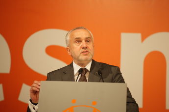 Андрис Шкеле на пятнадцатом конгрессе Народной партии