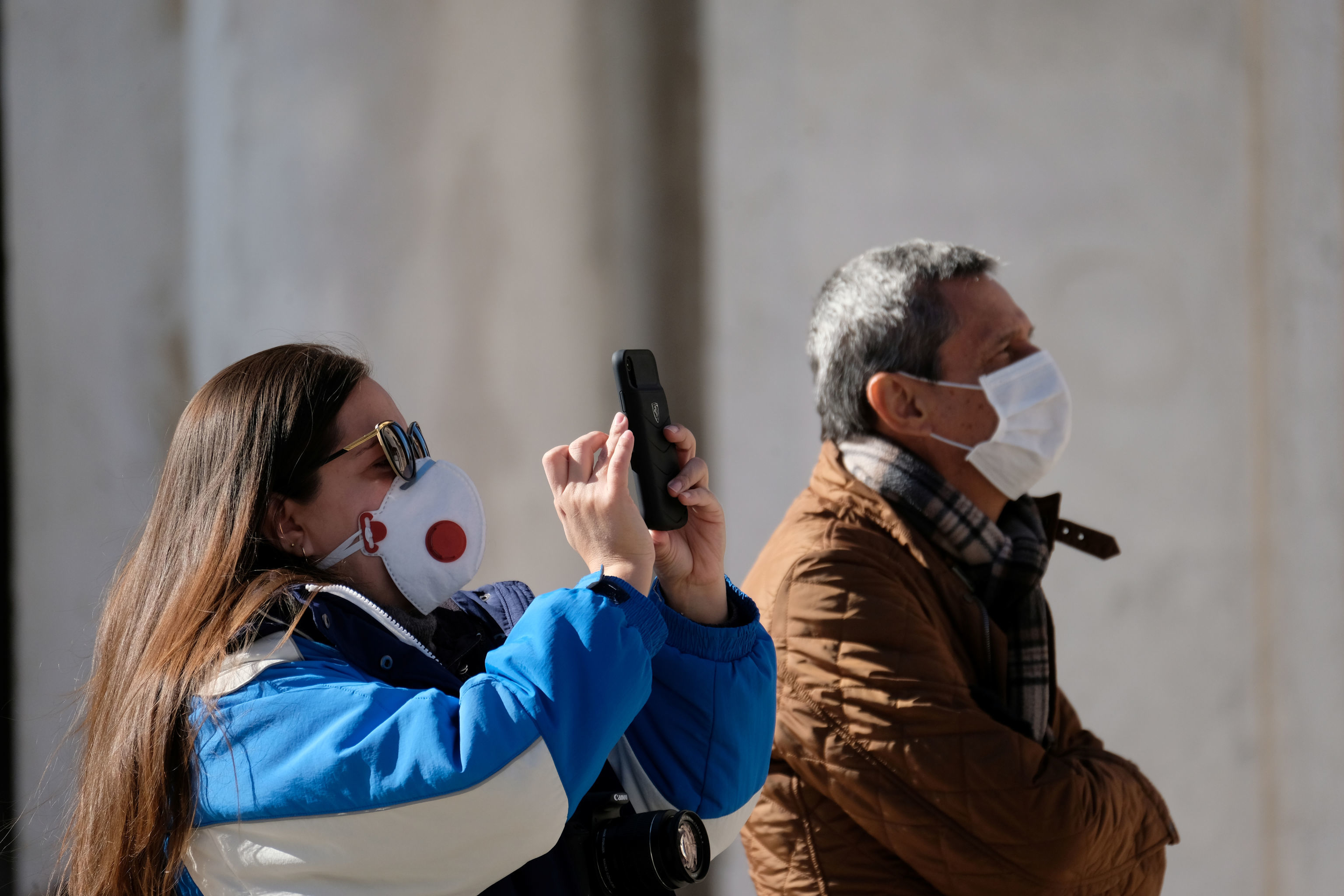 Туристы в защитных масках в Венеции, Италия