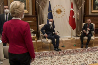 Президент Турции Реджеп Тайип Эрдоган на встрече с главой Евросовета Шарлем Мишелем и президентом Еврокомиссии Урсулой фон дер Ляйен, 6 апреля 2021