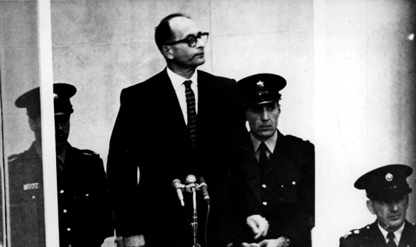 Адольф Эйхман во время судебного процесса в Иерусалиме, Израиль, 11 апреля 1961 года