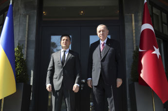 Президент Украины Владимир Зеленский и президент Турции Реджеп Тайип Эрдоган  на встрече в Стамбуле, 10 апреля 2021