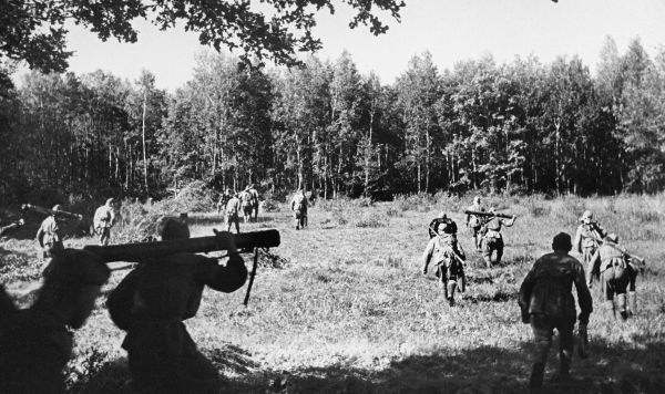 Минометчики в наступлении, Воронежский фронт, 1943