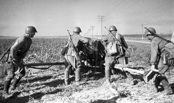 Оружейный расчет на подступах к городу, Великая Отечественная война, 1941